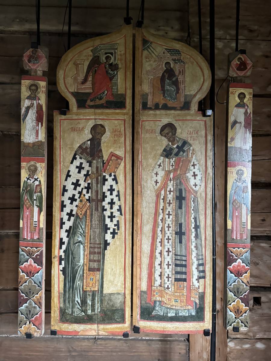 Царские врата 1-й пол. 16 века, выставленные в Покровской церкви Кижского погоста, дополнительная информация. Музей-заповедник 