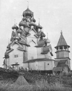 Музей-заповедник "Кижи". Церковь Преображения Господня на Кижском погосте, Фото из книги С. Забелло, В. Иванов, П. Максимов. Русское деревянное зодчество. Государственное архитектурное издательство Академии архитектуры СССР. М., 1942 г.<br>, Кижи, остров, Медвежьегорский район, Республика Карелия