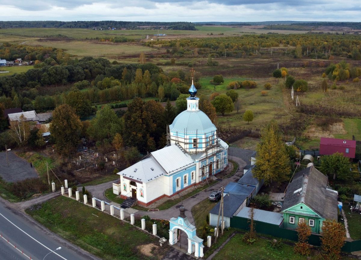 Глебовское. Церковь Рождества Пресвятой Богородицы. общий вид в ландшафте