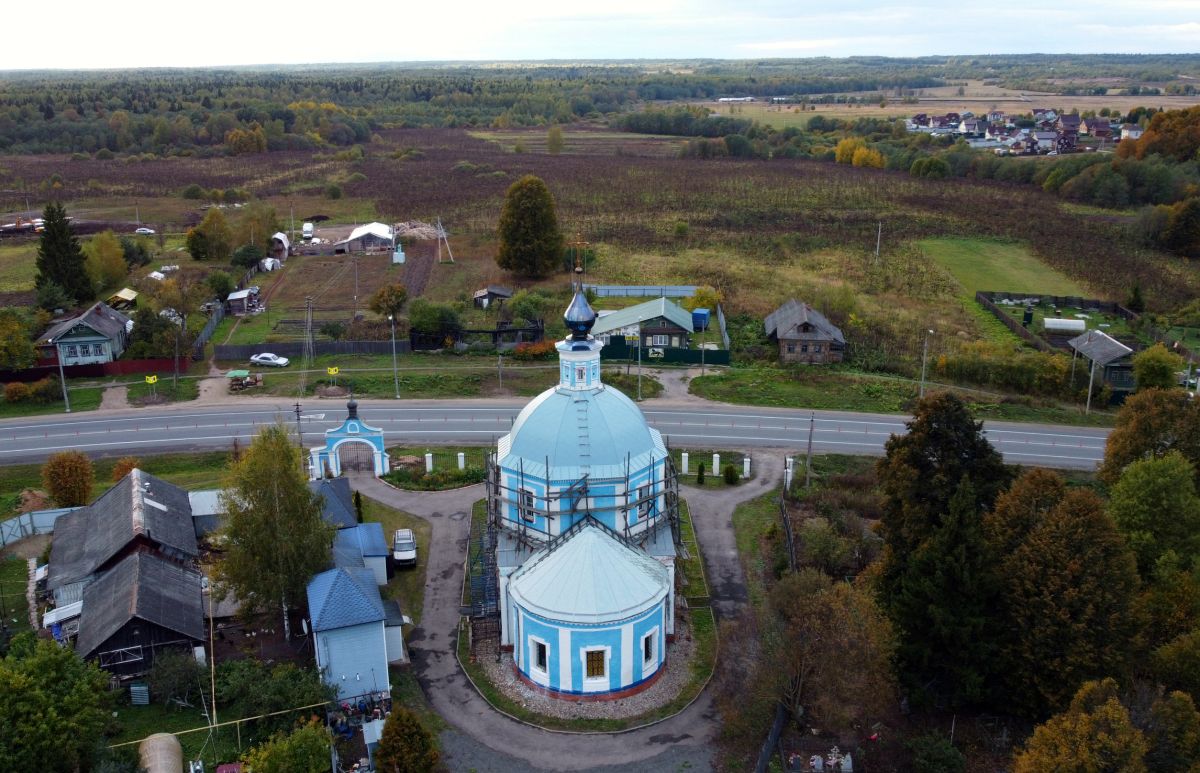 Церковь Рождества Пресвятой Богородицы, Глебовское (Переславский район и г. Переславль-Залесский, Ярославская область). общий вид в ландшафте