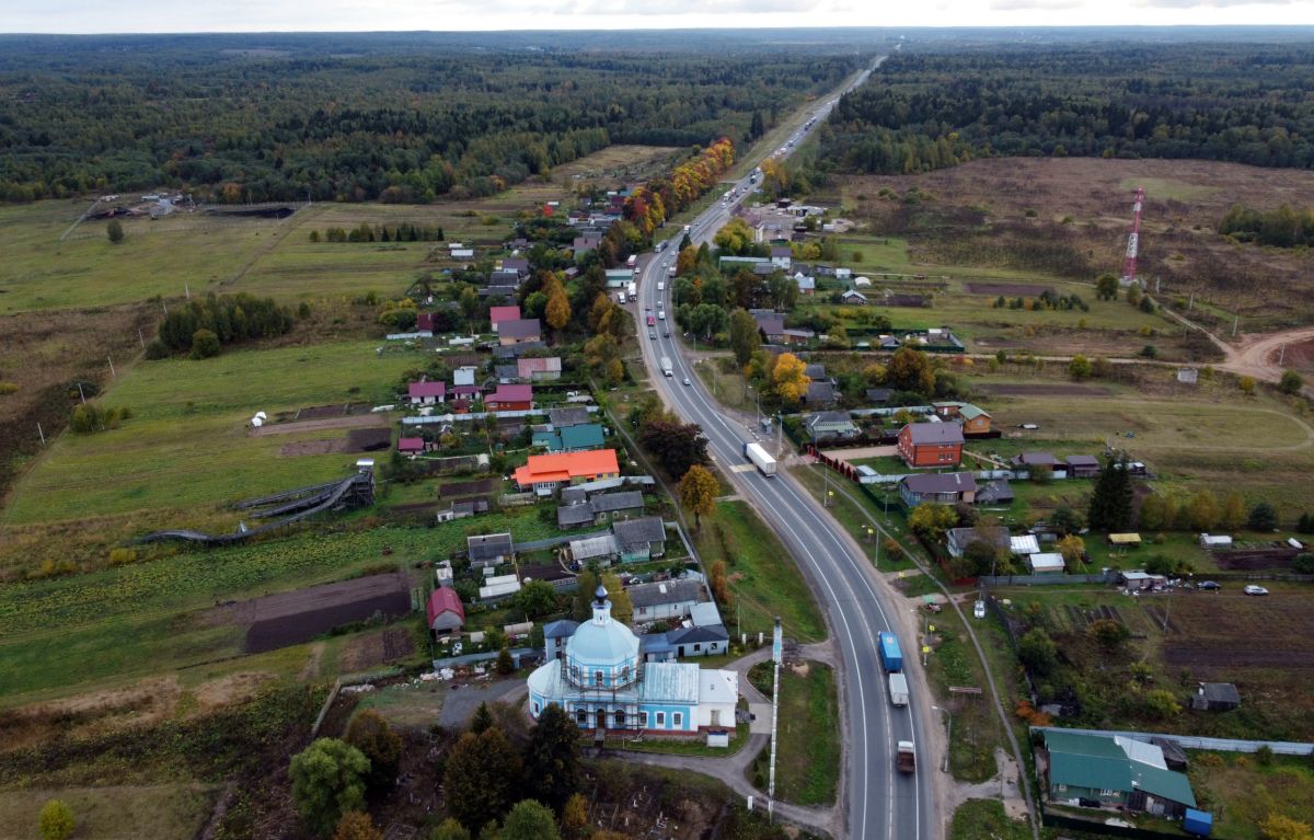 Церковь Рождества Пресвятой Богородицы, Глебовское (Переславский район и г. Переславль-Залесский, Ярославская область). общий вид в ландшафте