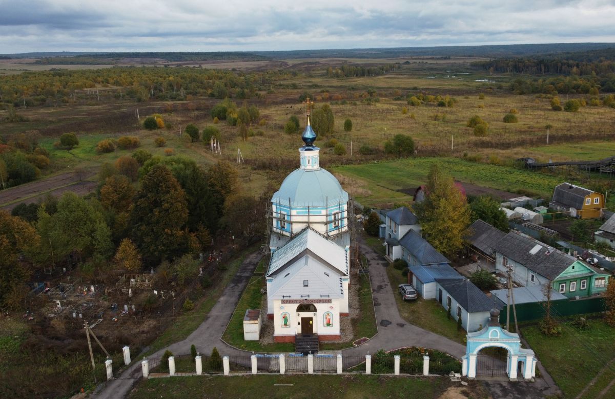 Глебовское. Церковь Рождества Пресвятой Богородицы. общий вид в ландшафте