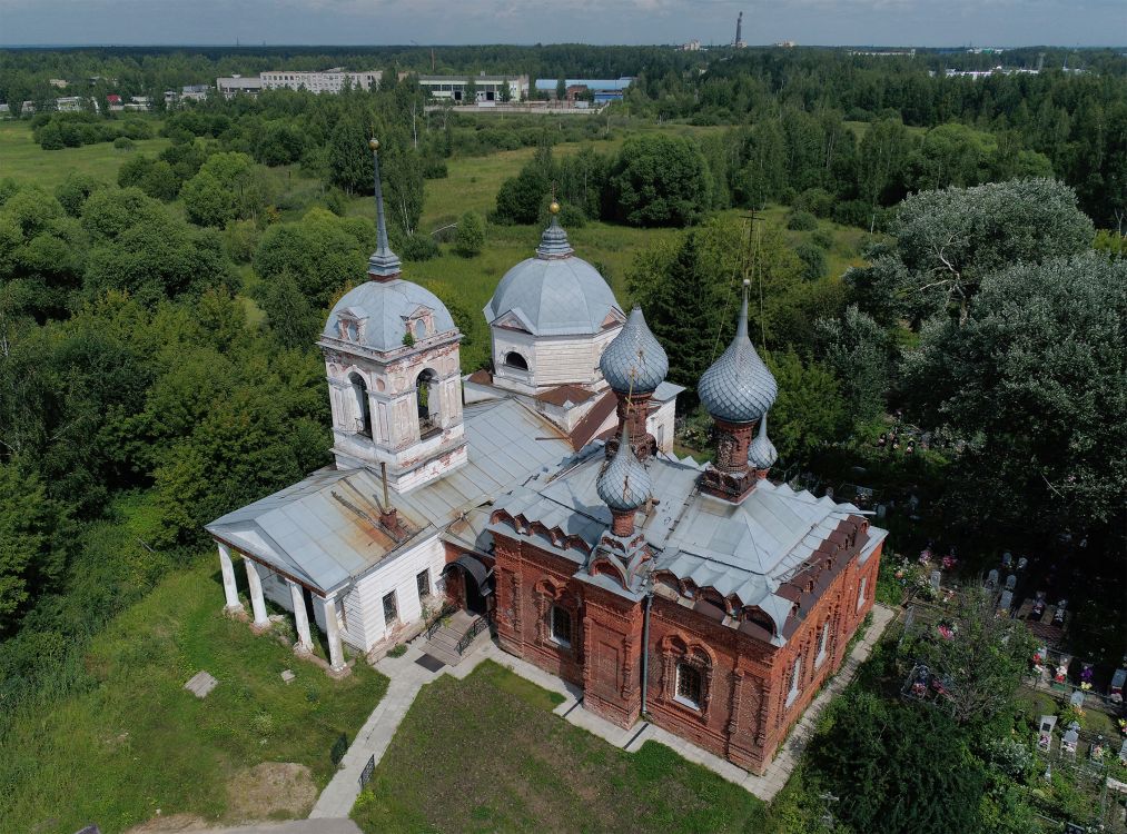 Храмовый комплекс. Церкви Воскресения Христова и Паисия и Уара, Варницы (Ростовский район, Ярославская область). общий вид в ландшафте