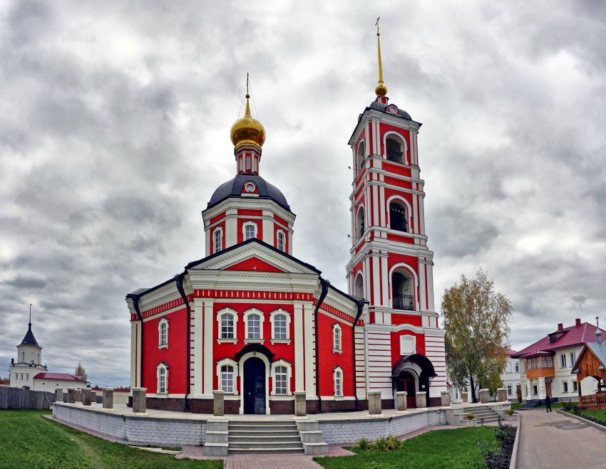 Варницы. Троице-Варницкий монастырь. Собор Троицы Живоначальной. общий вид в ландшафте