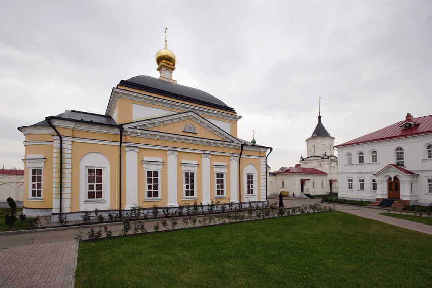 Варницы. Троице-Варницкий монастырь. Трапезная церковь Введения во храм Пресвятой Богородицы. фасады