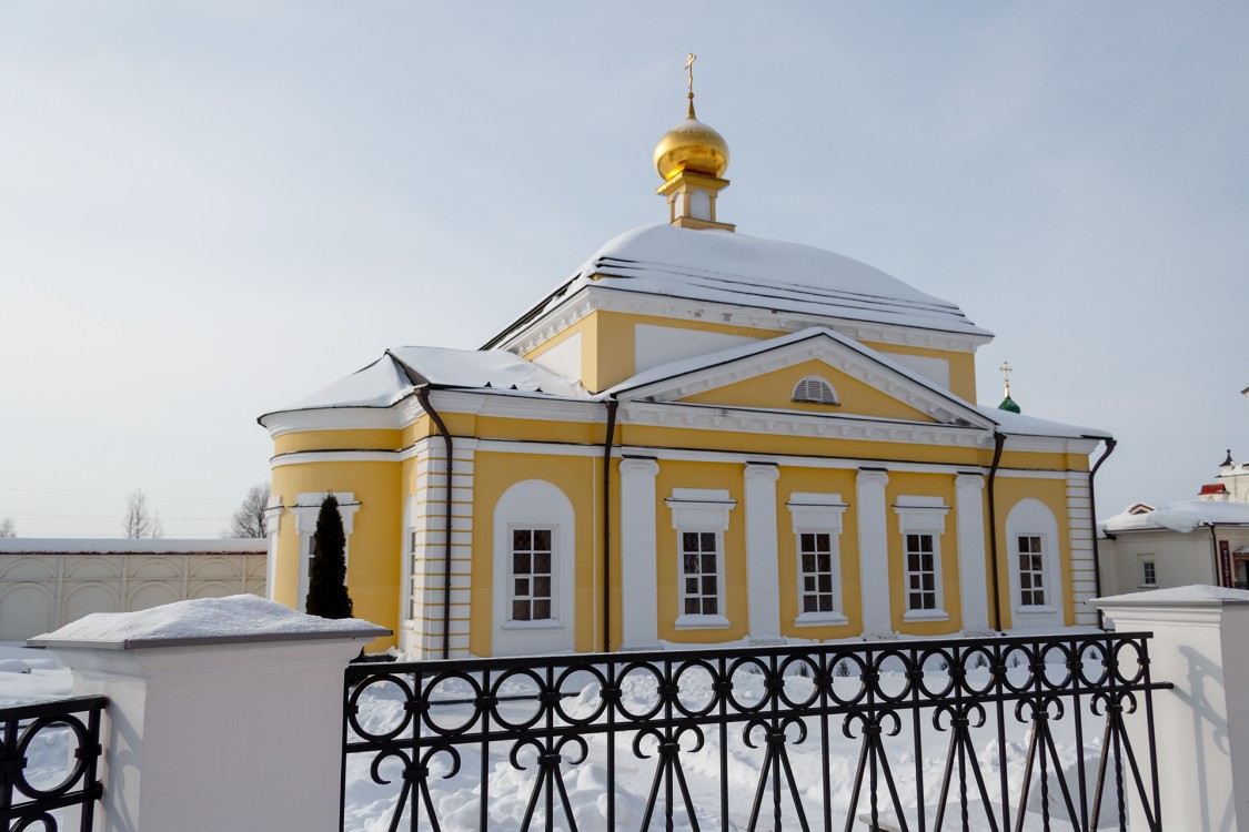 Варницы. Троице-Варницкий монастырь. Трапезная церковь Введения во храм Пресвятой Богородицы. фасады