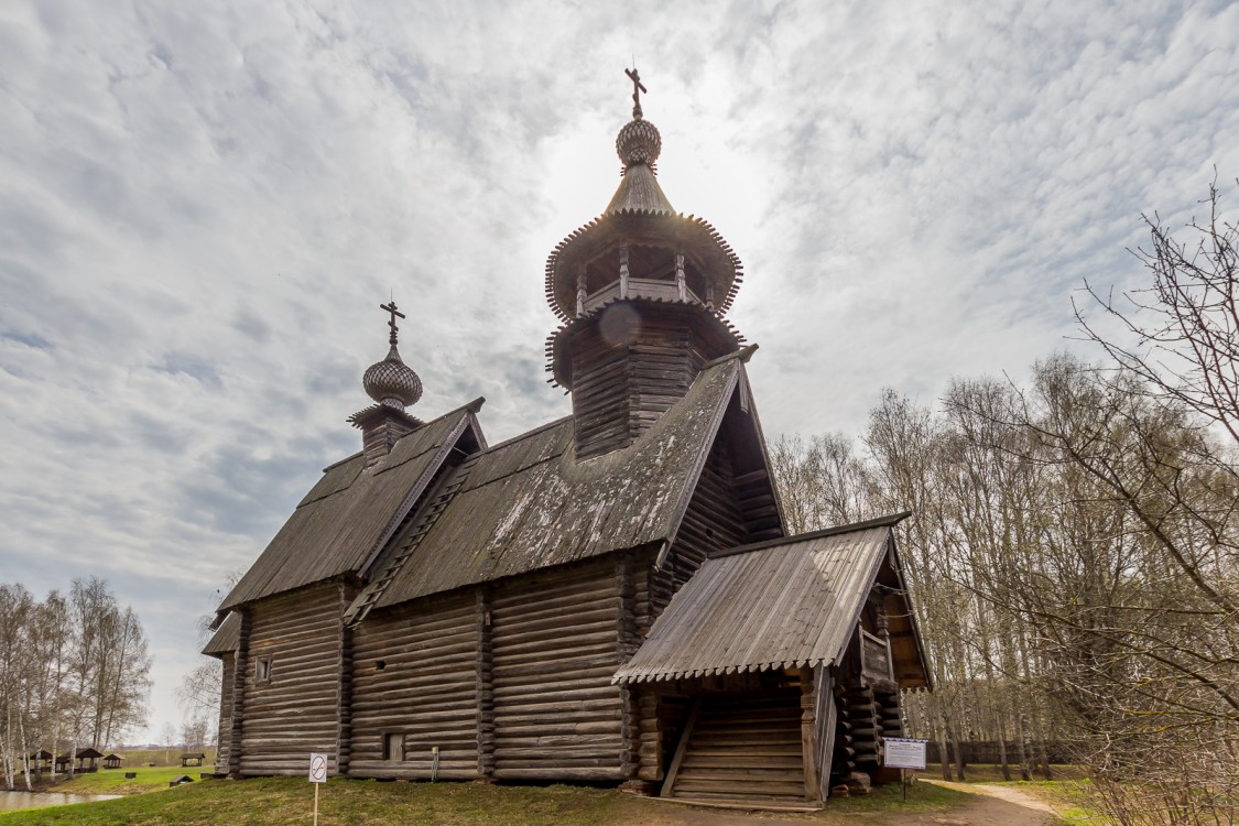 Кострома. Музей деревянного зодчества. Церковь Спаса Всемилостивого из с. Фоминское. фасады