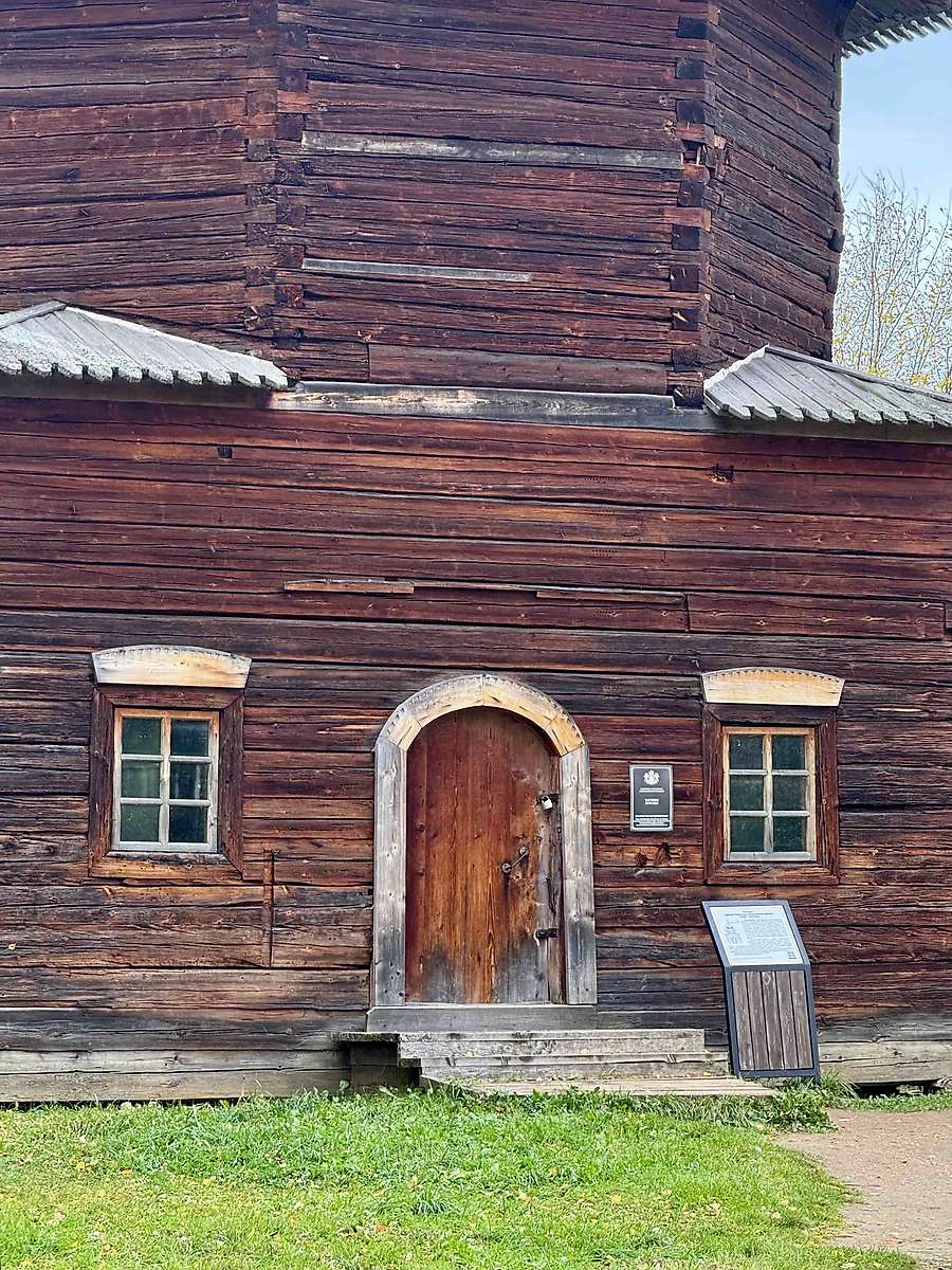 архитектурные детали. Музей деревянного зодчества. Неизвестная часовня из д. Притыкино, Кострома (Кострома, город, Костромская область)