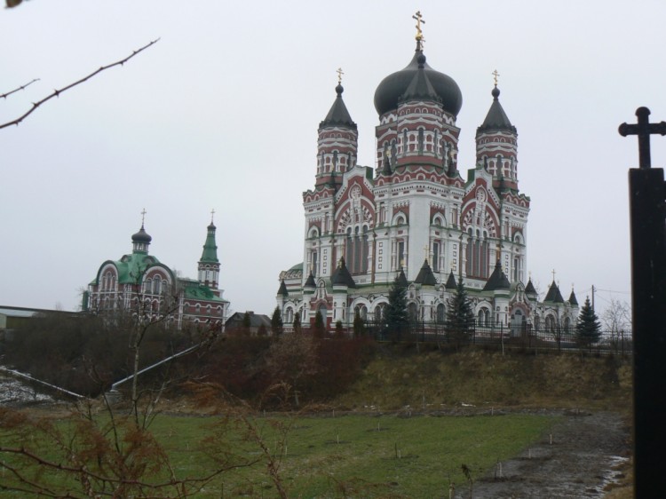 Пантелеимоновский женский монастырь в Феофании, Феофания (Голосеевский район, Украина, г. Киев). общий вид в ландшафте