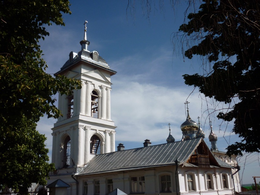 Козьмодемьянск. Церковь Троицы Живоначальной. фасады