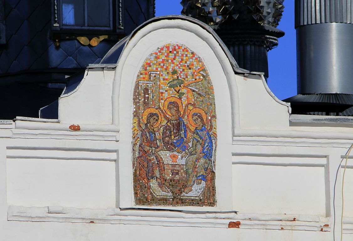 Церковь Троицы Живоначальной, Козьмодемьянск (Козьмодемьянск, город, Республика Марий Эл). архитектурные детали, Мозаика на западном фасаде храма.