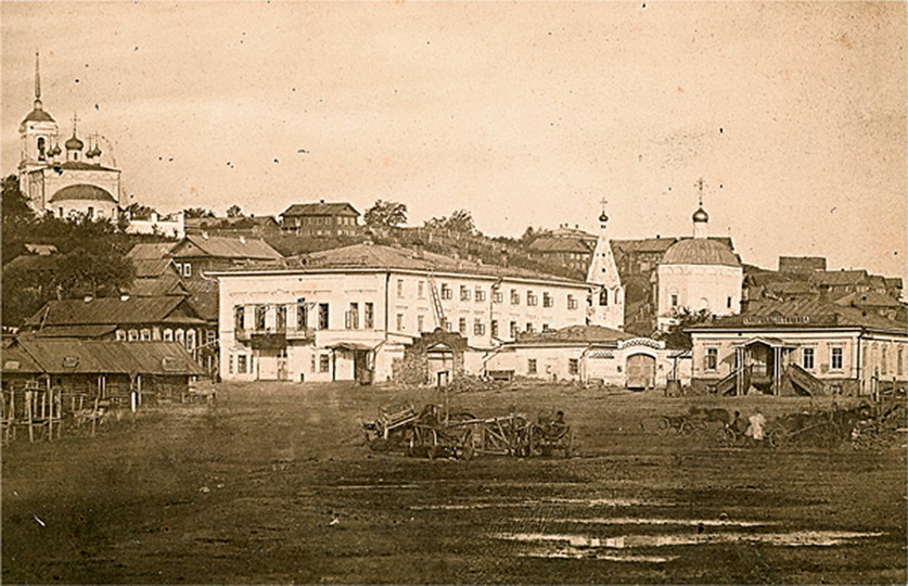 Троицкий собор (слева) и Богоявленская церковь (справа). Начало XX в., архивная фотография. Церковь Троицы Живоначальной, Козьмодемьянск (Горномарийский район и г. Козьмодемьянск, Республика Марий Эл)