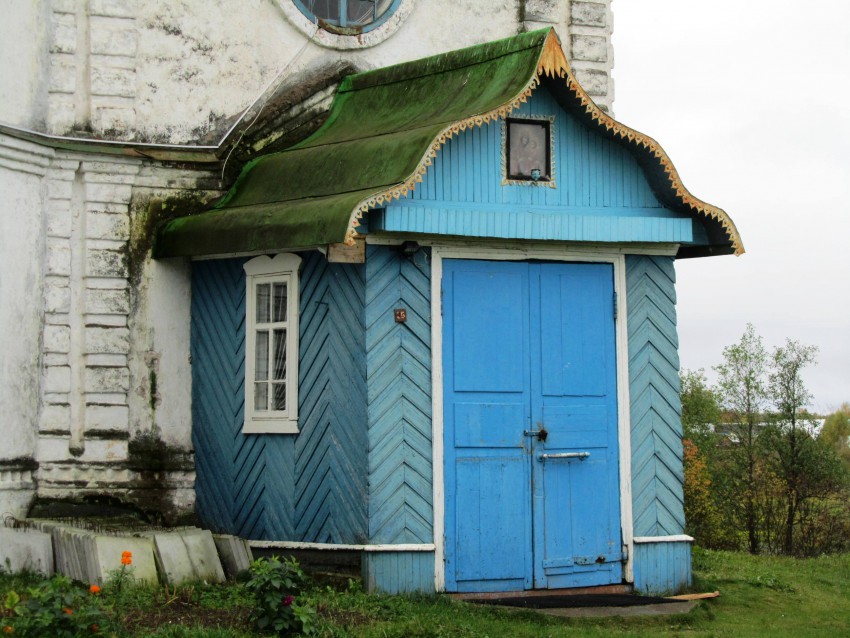 Церковь Благовещения Пресвятой Богородицы, Дмитриево (Череповецкий район, Вологодская область). архитектурные детали, крыльцо
