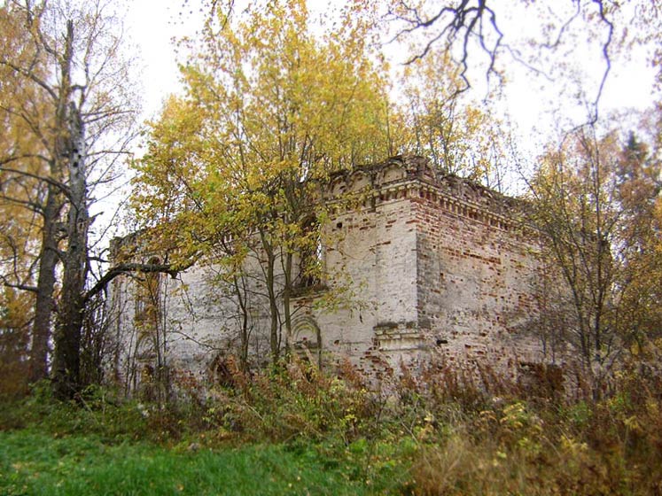 Лаврентьевское. Церковь Троицы Живоначальной. фасады, Троицкая церковь