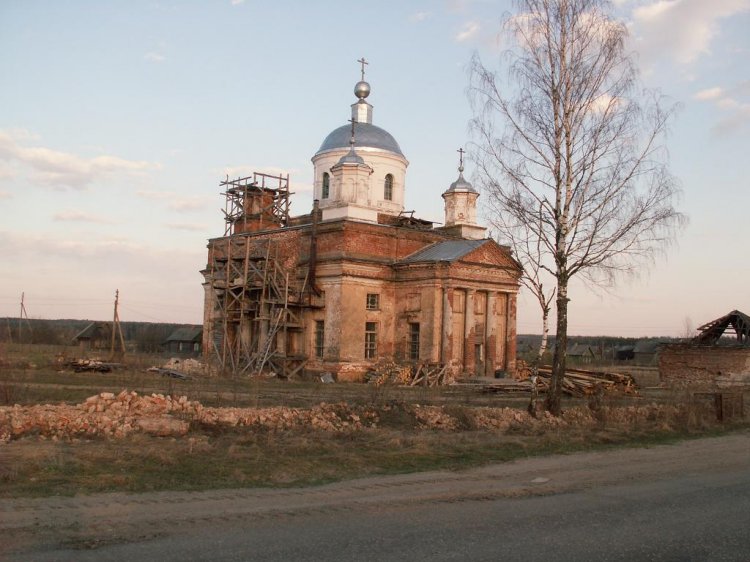 Воронье. Церковь Троицы Живоначальной. фасады