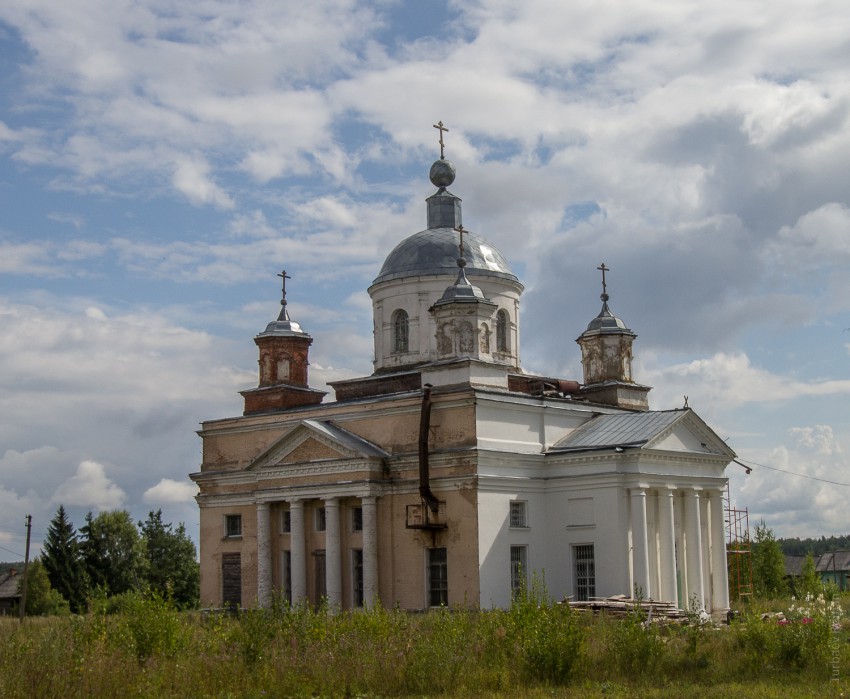 Воронье. Церковь Троицы Живоначальной. фасады