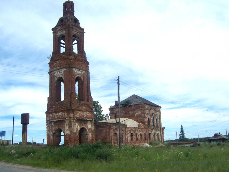 Церковь Успения Пресвятой Богородицы, Воронье (Судиславский район, Костромская область). общий вид в ландшафте