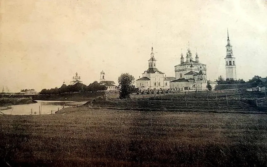 Собор Воскресения Христова, Лальск (Лузский район, Кировская область). архивная фотография, Ансамбль Воскресенского собора с колокольней и Благовещенской церкви на панораме Лальска. Начало XX века. Источник: https://pastvu.com/ps?f=r!8131_s!5_y!-100!1917