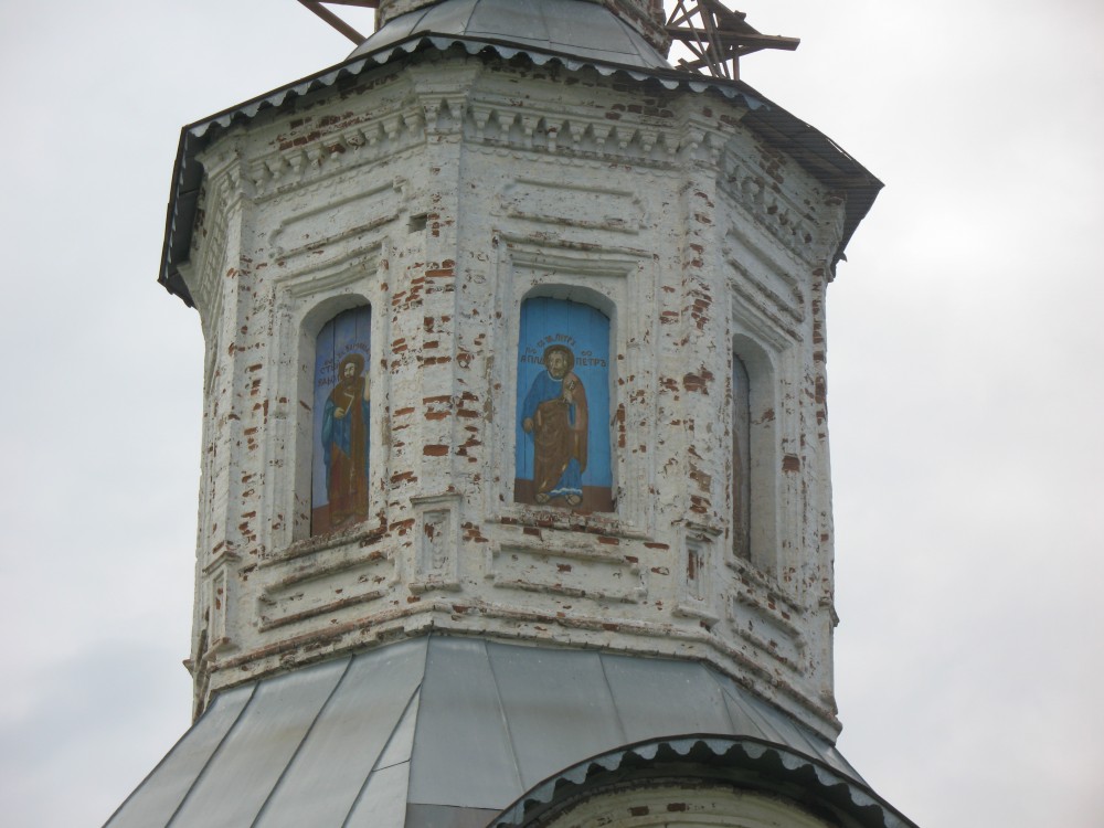 Лальск. Церковь Благовещения Пресвятой Богородицы. архитектурные детали, Иконы в восьмерике над куполом