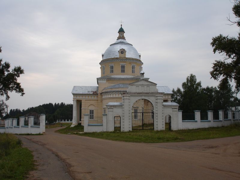 Великорецкое. Церковь Николая Чудотворца. общий вид в ландшафте