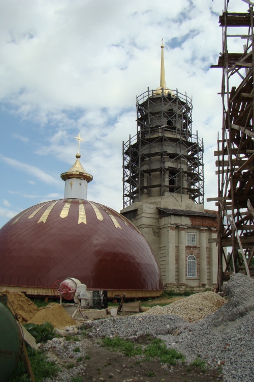 Церковь Автонома, епископа Италийского, Кашары (Задонский район, Липецкая область). документальные фотографии, 8-го июня, в Духов день, купол был поднят и установлен над храмом!