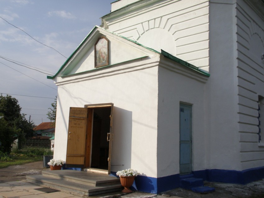 Церковь Благовещения Пресвятой Богородицы, Братовщина (Пушкинский район и гг. Ивантеевка, Королёв, Московская область). архитектурные детали, Вход в притвор