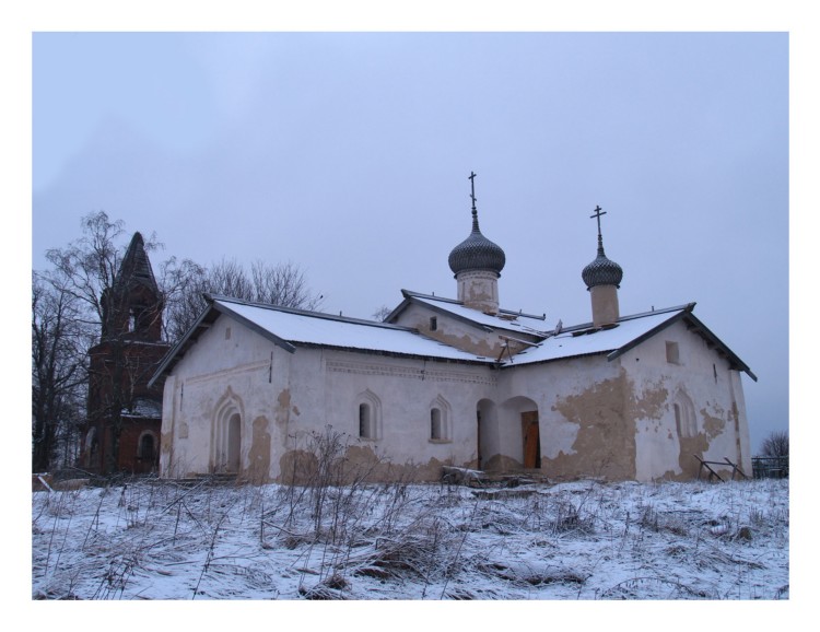 Храмовый комплекс. Церкви Василия Великого и Преображения Господня, Чернавино (Волховский район, Ленинградская область). архитектурные детали, Вид с северо-запада	      