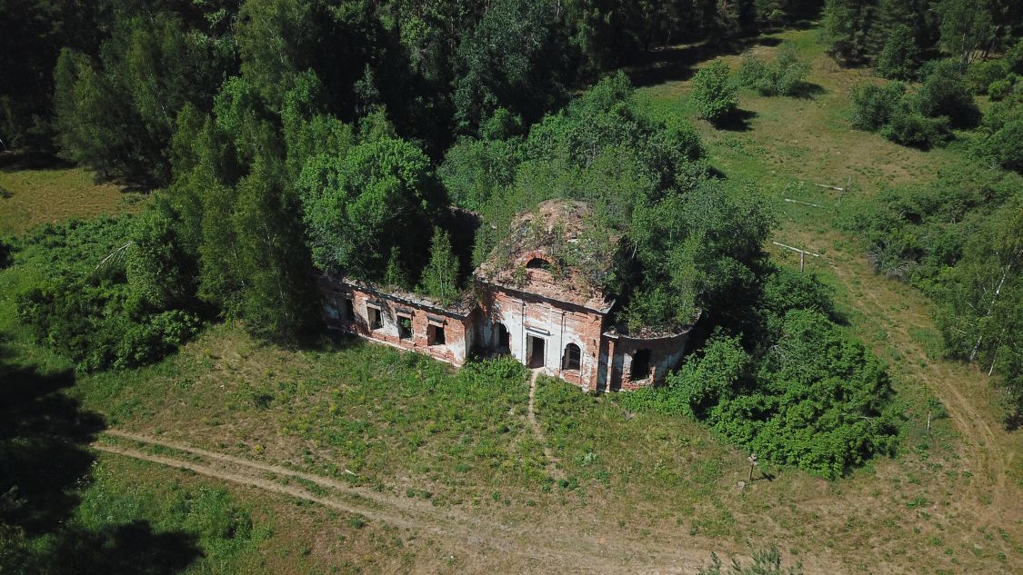 Илькодино. Церковь Рождества Христова. общий вид в ландшафте