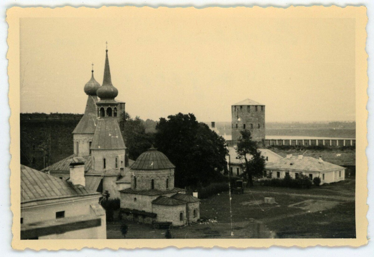 Храмовый комплекс. Церкви Николая Чудотворца и Успения Пресвятой Богородицы, Ивангород (Кингисеппский район, Ленинградская область). архивная фотография, Фото 1941 г. с аукциона e-bay.de