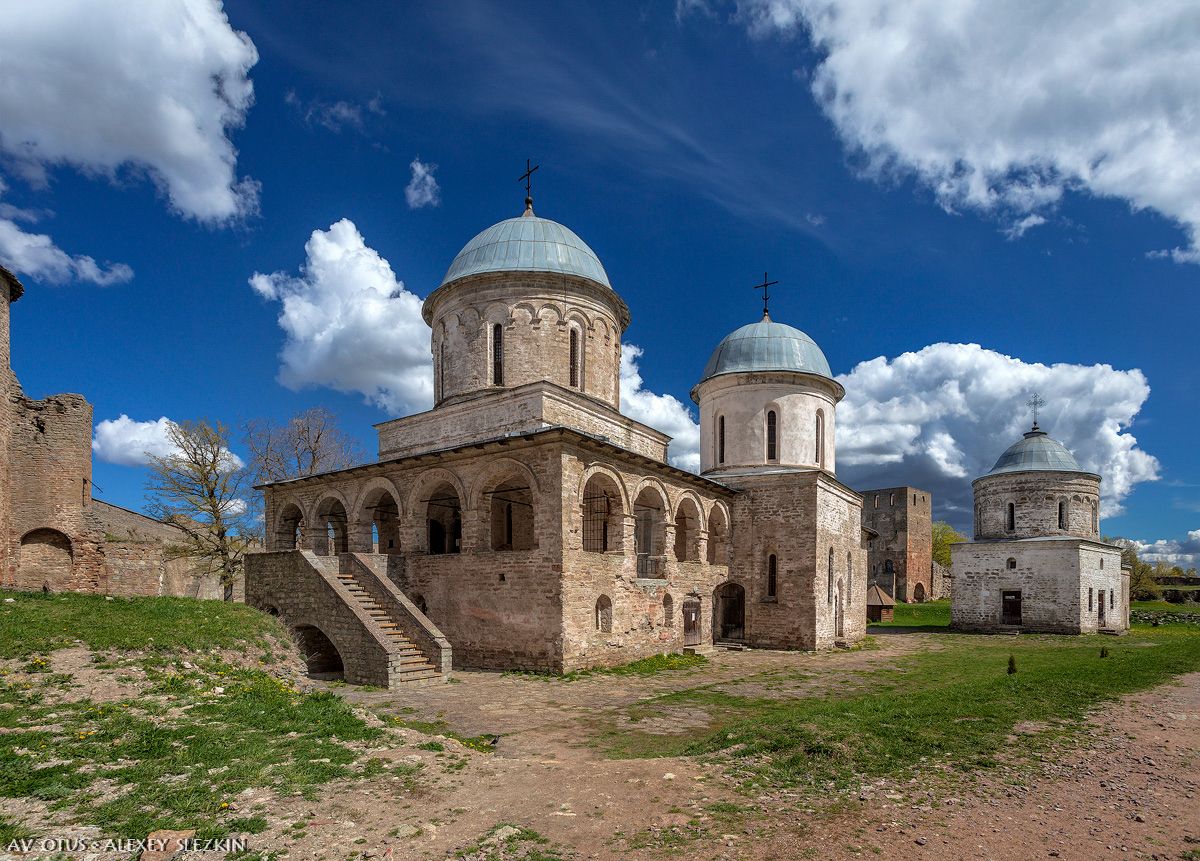 Храмовый комплекс. Церкви Николая Чудотворца и Успения Пресвятой Богородицы, Ивангород (Кингисеппский район, Ленинградская область). фасады