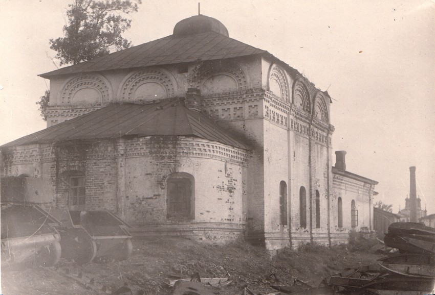 Храмовый комплекс. Церкви Введения Пресвятой Богородицы во Храм и Преображения Господня, Соликамск (Соликамский район и г. Соликамск, Пермский край). архивная фотография, Введенская церковь в 40 годы ХХ века