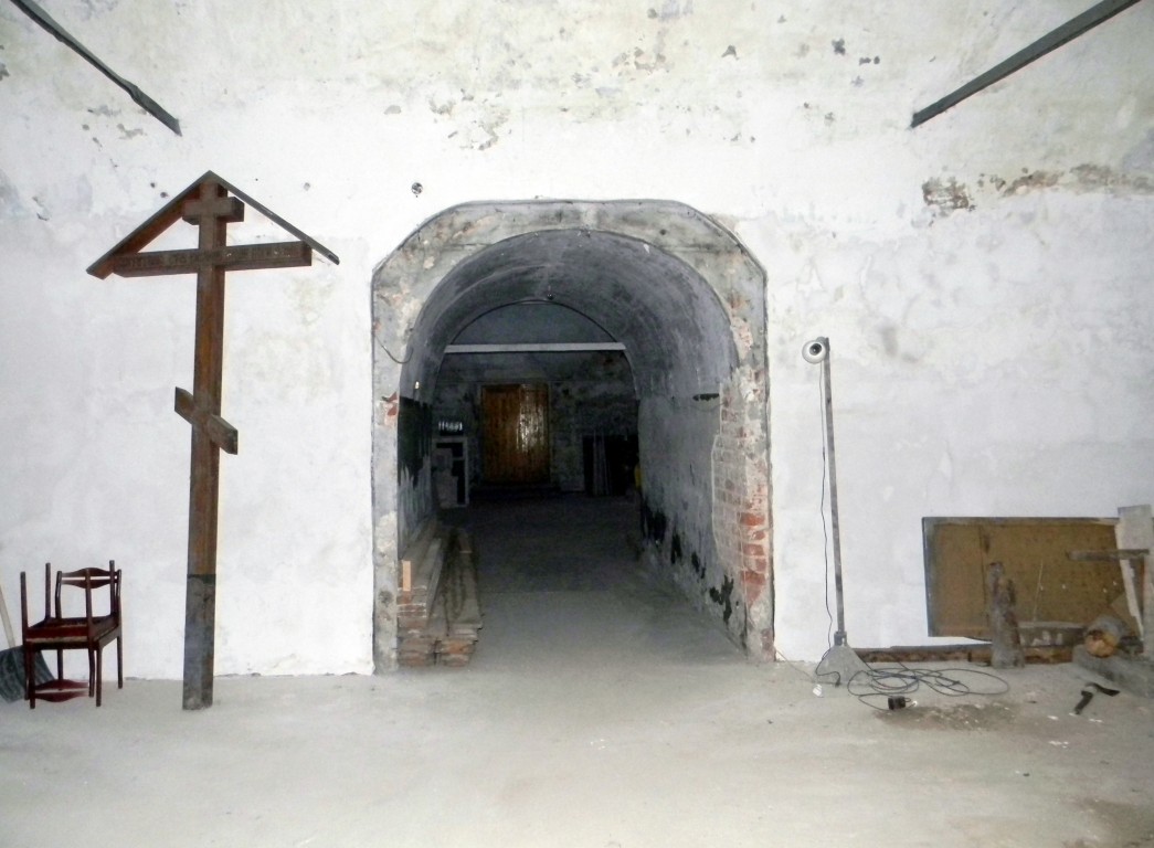 Церковь Иоанна Златоуста, Кинешма (Кинешемский район, Ивановская область). интерьер и убранство, Интерьер основного объема и проход в трапезную храма