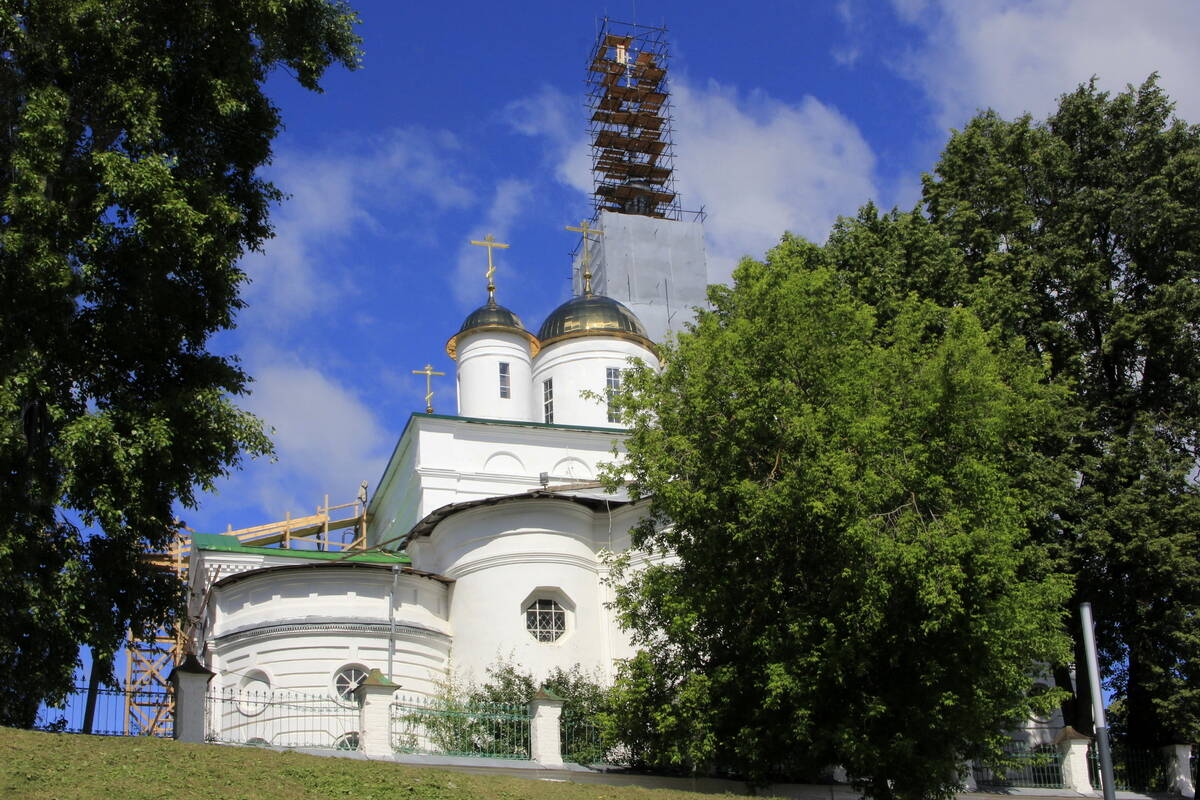 Кафедральный собор Успения Пресвятой Богородицы, Кинешма (Кинешемский район, Ивановская область). документальные фотографии, Вид с востока. Колокольня закрыта на реставрацию.