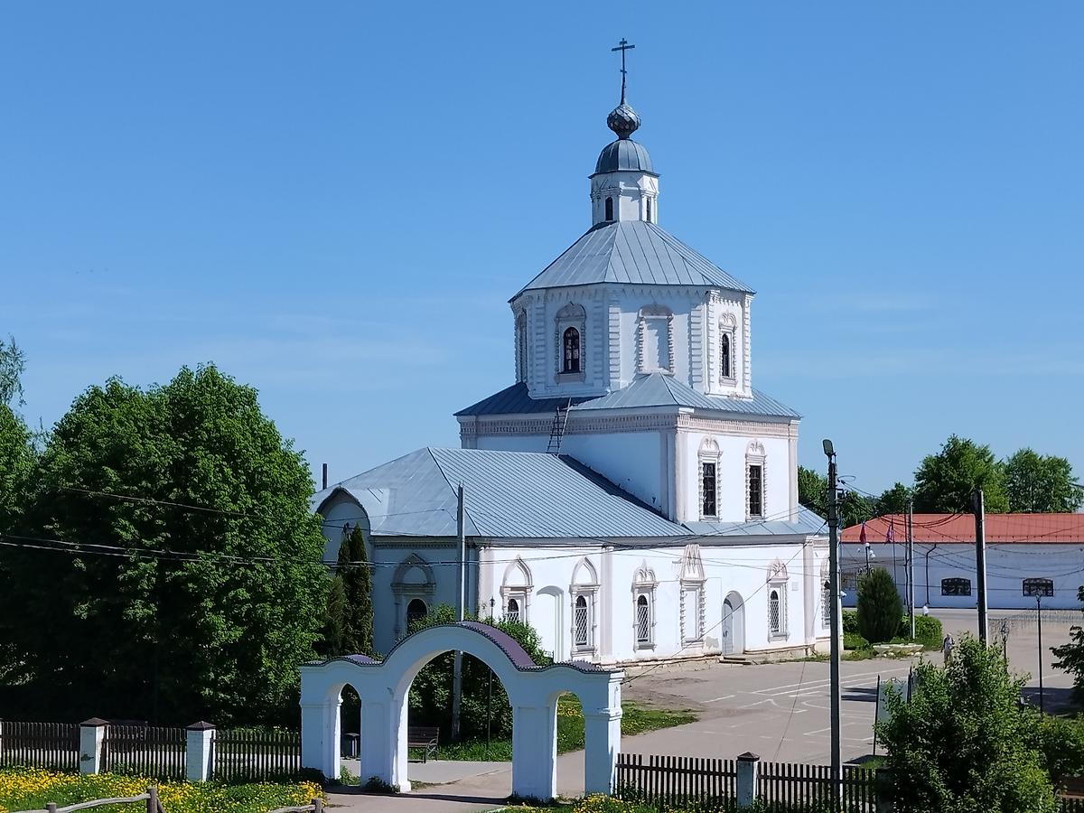 общий вид в ландшафте. Церковь Успения Пресвятой Богородицы, Лух (Лухский район, Ивановская область)