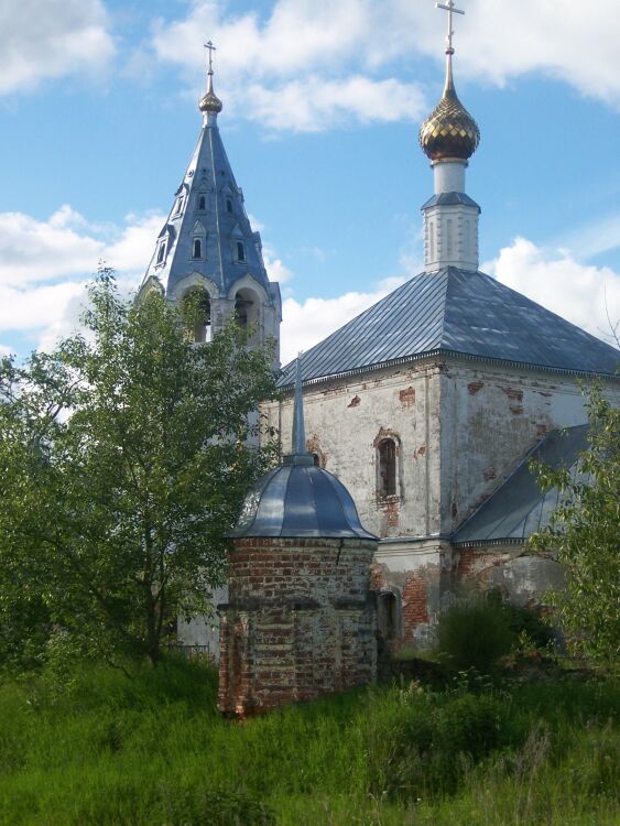 Церковь Смоленской иконы Божией Матери, Ярлыково (Ивановский район, Ивановская область). общий вид в ландшафте