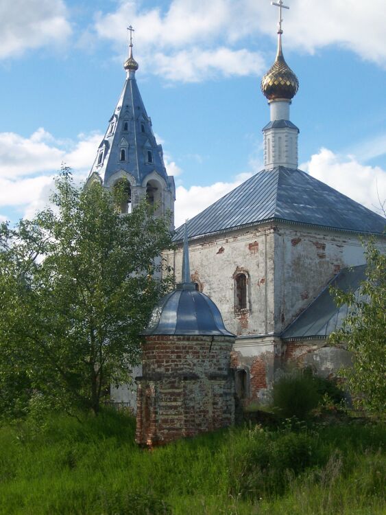 Ярлыково. Церковь Смоленской иконы Божией Матери. общий вид в ландшафте