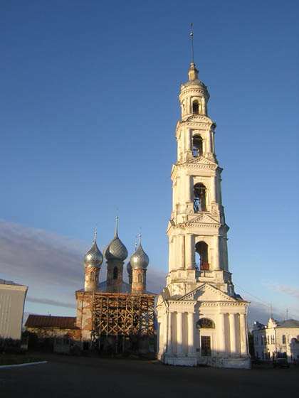Юрьевец. Церковь Георгия Победоносца в колокольне. общий вид в ландшафте