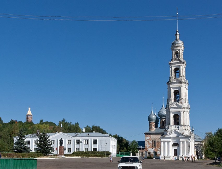 Церковь Георгия Победоносца в колокольне, Юрьевец (Юрьевецкий район, Ивановская область). общий вид в ландшафте