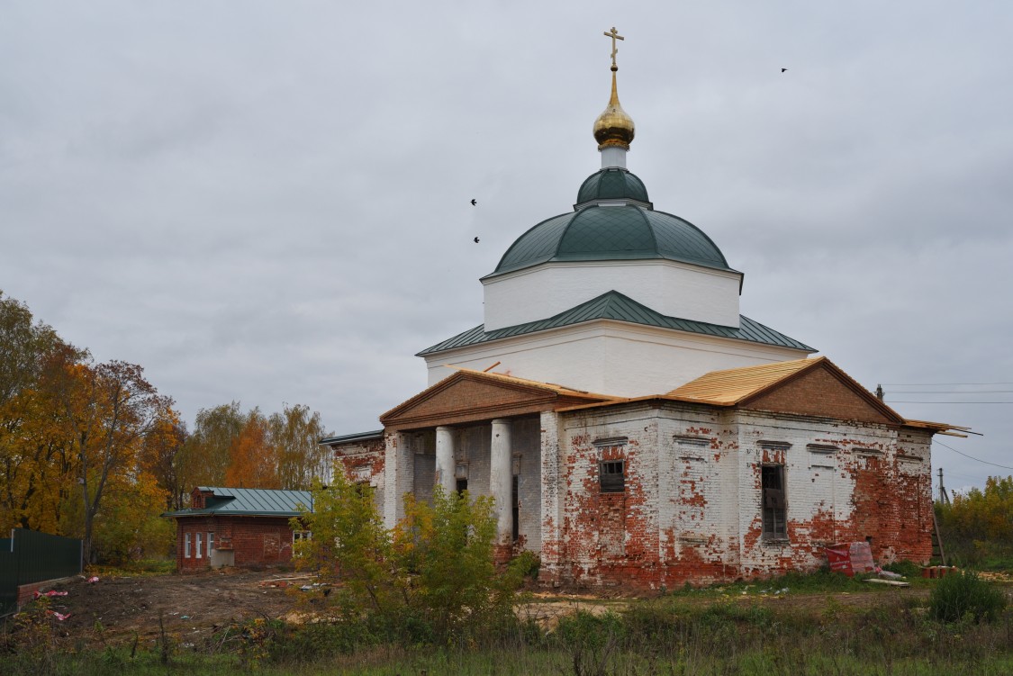Введеньё. Церковь Иоанна Богослова. документальные фотографии, Храм начали восстанавливать.