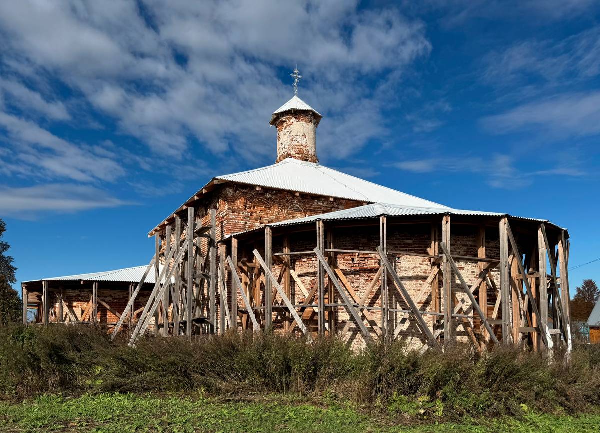 В консервационном чехле, документальные фотографии. Церковь Всех Святых, Дунилово (Шуйский район, Ивановская область)