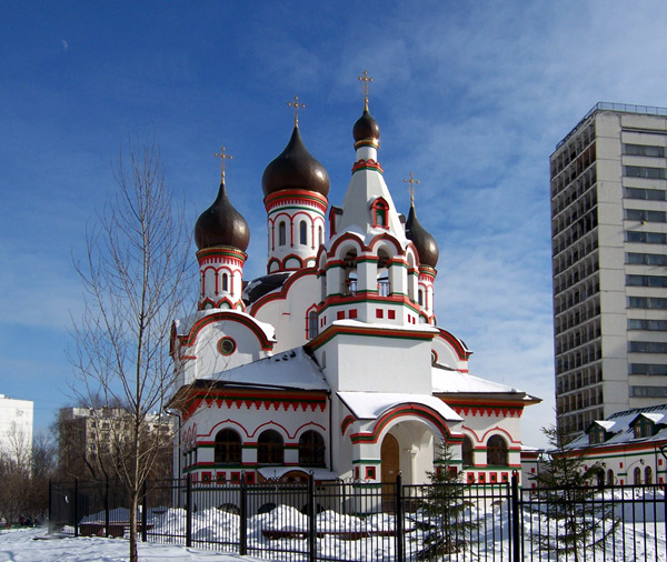 Церковь Троицы Живоначальной в Старых Черёмушках, Академический (Юго-Западный административный округ (ЮЗАО), г. Москва). общий вид в ландшафте, 		      