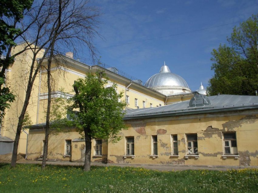 Домовая церковь Павла при Павловской (4-й городской) больнице, Даниловский (Южный административный округ (ЮАО), г. Москва). общий вид в ландшафте