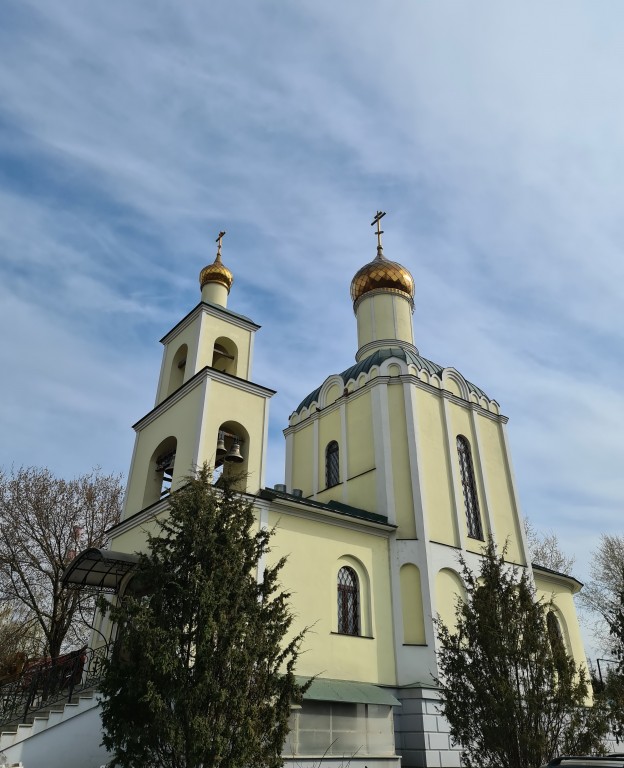 Бирюлёво Западное. Церковь Серафима Саровского на Покровском кладбище. дополнительная информация, Вид с юго-запада