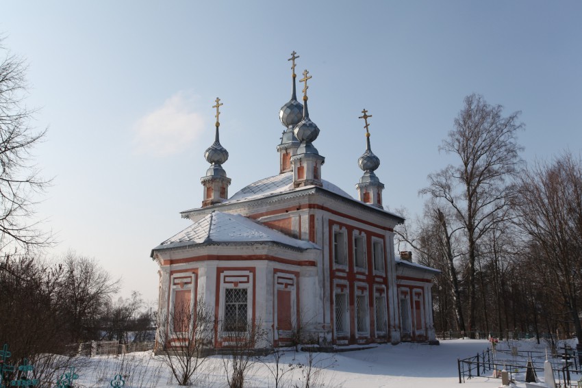 Леонтьевское. Церковь Михаила Архангела. общий вид в ландшафте