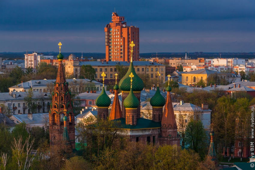Ярославль. Церковь Николая Чудотворца (Николы Мокрого). общий вид в ландшафте