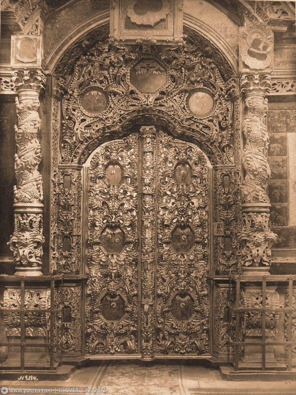 Церковь Николая Чудотворца (Николы Мокрого), Ярославль (Ярославль, город, Ярославская область). архивная фотография, Вид на царские врата в церкви Николы Мокрого 1881—1894,Автор:И.Ф.Барщевский Направление съемки:восток. с сайта  https://pastvu.com/p/232071