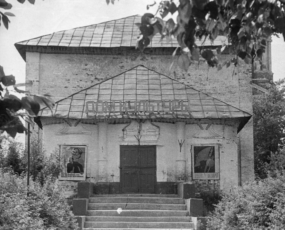 Курба. Церковь Воскресения Христова. архивная фотография, Церковь Воскресения Христова, детали фасада. Советские годы.
http://nasledie-iris.org/campaign/tserkov-voskreseniya-hristovo/