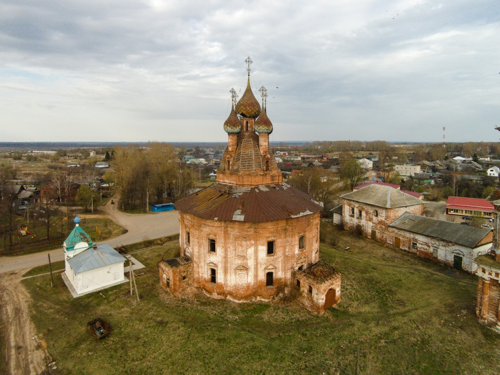 Курба. Церковь Казанской иконы Божией Матери. общий вид в ландшафте