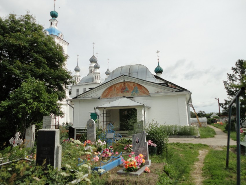 Церковь Троицы Живоначальной, Толгоболь (Ярославский район, Ярославская область). фасады