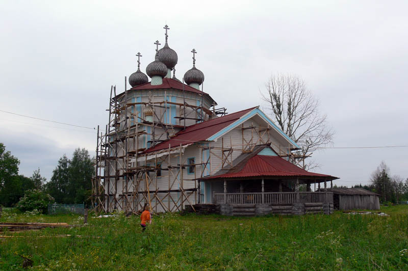 Столетовская (Лядины). Лядинский погост. Церковь Богоявления Господня. фасады